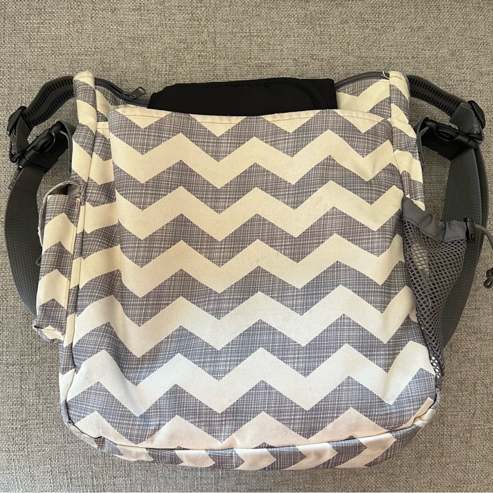 SkipHop Diaper Bag - Picture 2 of 6
